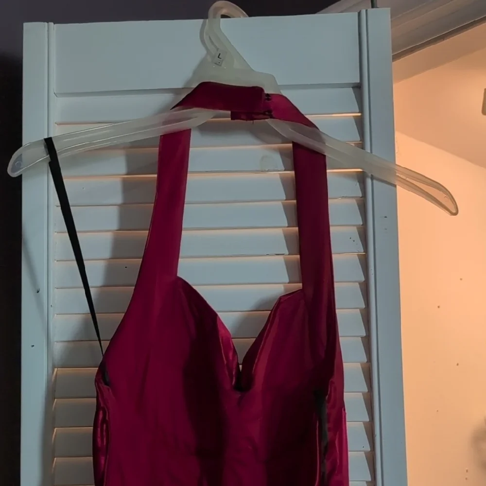 Blondie Nites Red Halter Evening Dress - Picture 7 of 16